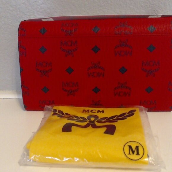 MCM Clutch & Crossbody with silver hardware BNWT - Picture 3 of 6